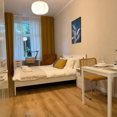Modern Near Old Town, Self Check-in *