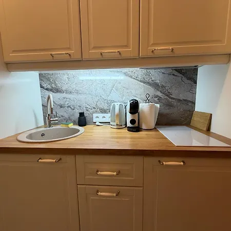 Modern Near Old Town, Self Check-in Apartment
