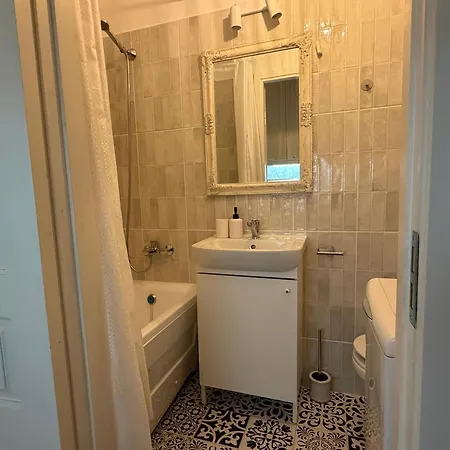 Modern Near Old Town, Self Check-in Apartment