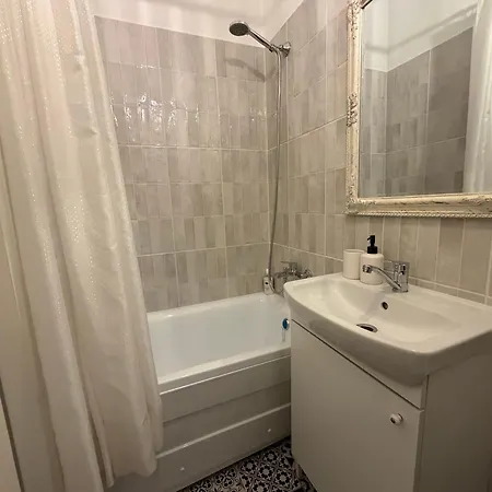 Apartment Modern Near Old Town, Self Check-in